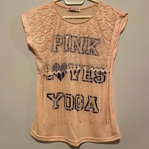 Lace and fringe T-shirt ‘PINK LOVES YOGA’